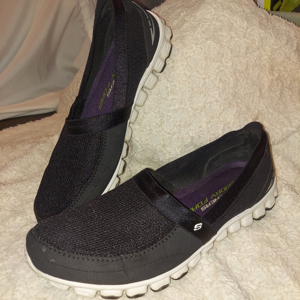 Sketchers slip on sneackers